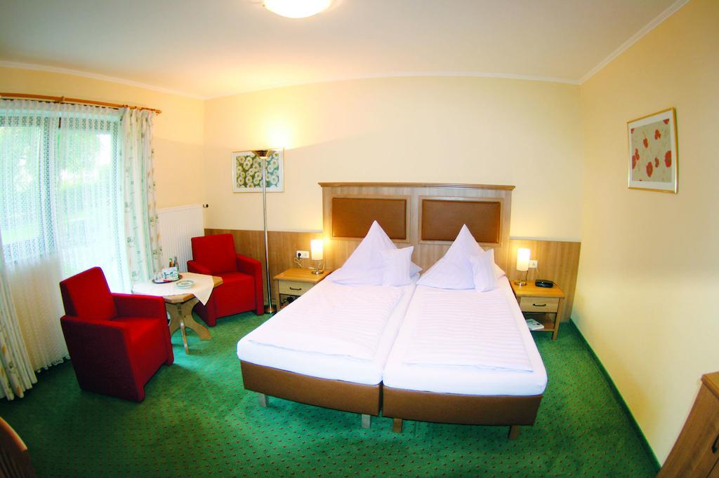 Hotel Garni Hubertushof Bad Fussing Room photo
