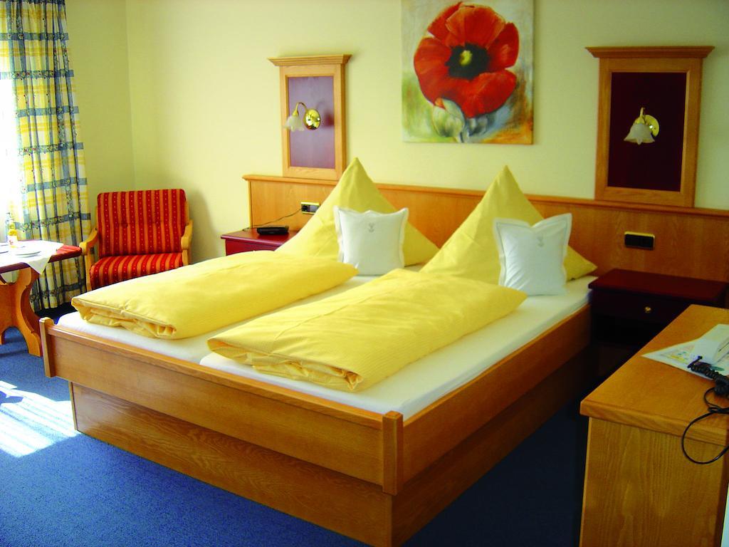 Hotel Garni Hubertushof Bad Fussing Room photo